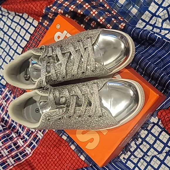 Lucky Step Glitter Sneaker - Picture 1 of 3